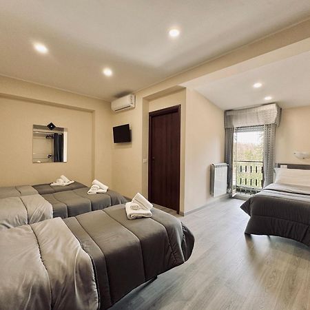 Hotel Villa Robinia Дженцано ди Рома Екстериор снимка