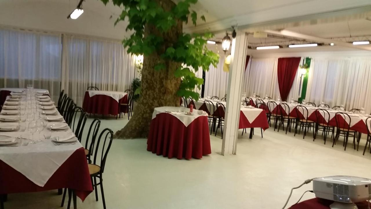 Hotel Villa Robinia Дженцано ди Рома Екстериор снимка