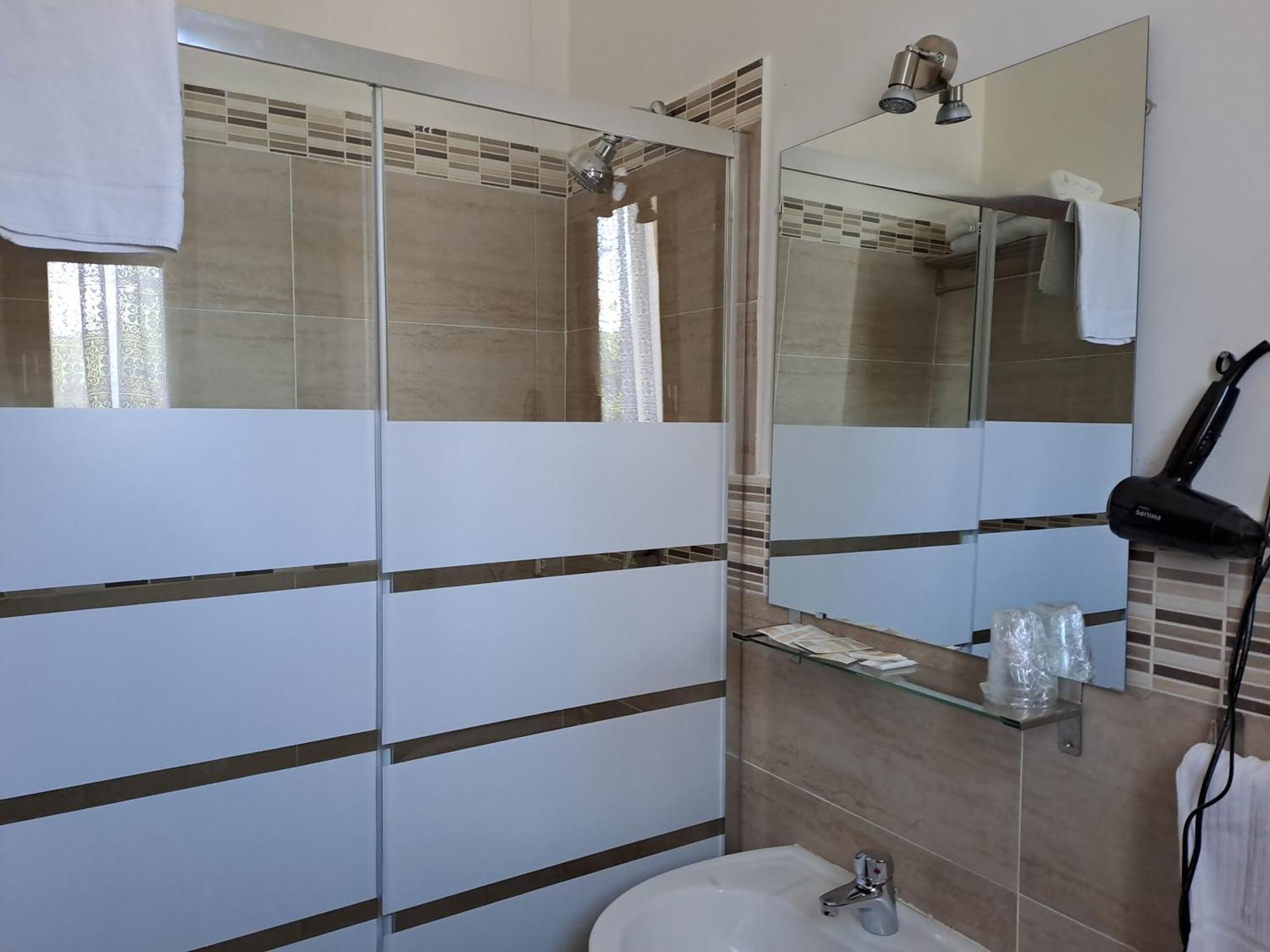 Hotel Villa Robinia Дженцано ди Рома Екстериор снимка