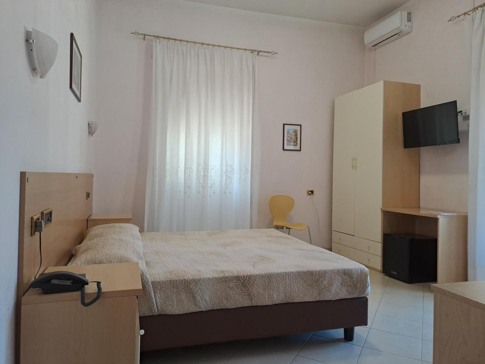 Hotel Villa Robinia Дженцано ди Рома Екстериор снимка