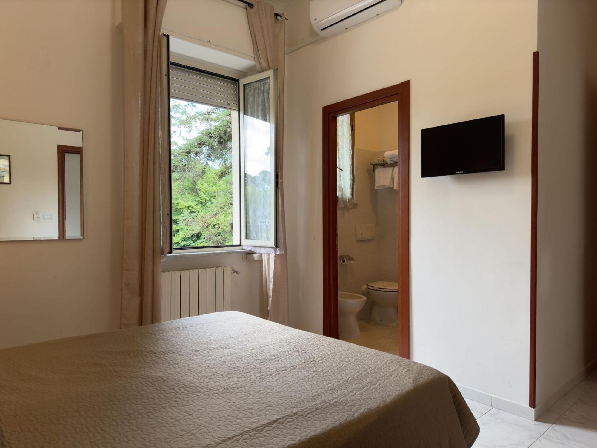 Hotel Villa Robinia Дженцано ди Рома Екстериор снимка