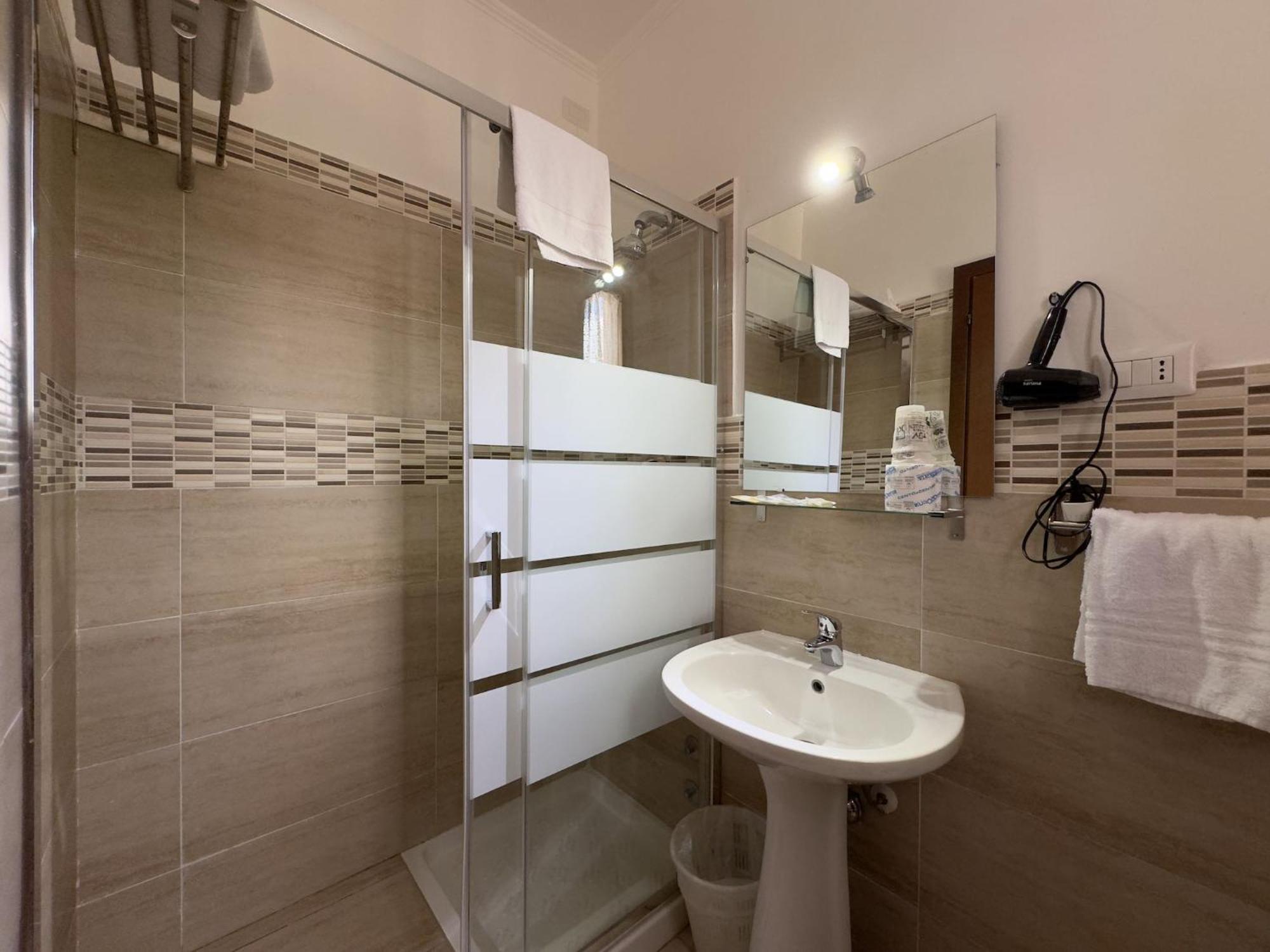 Hotel Villa Robinia Дженцано ди Рома Екстериор снимка