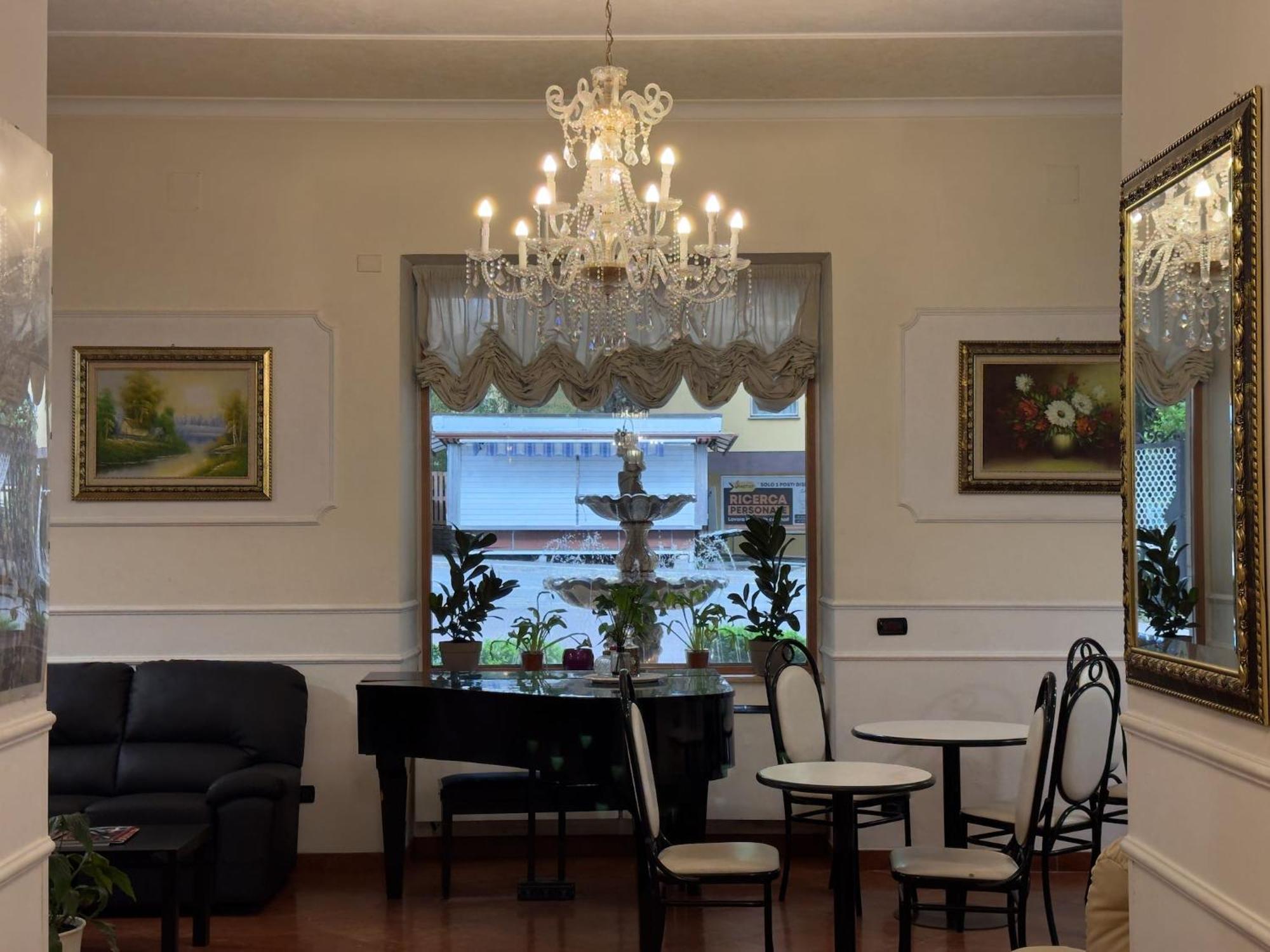 Hotel Villa Robinia Дженцано ди Рома Екстериор снимка