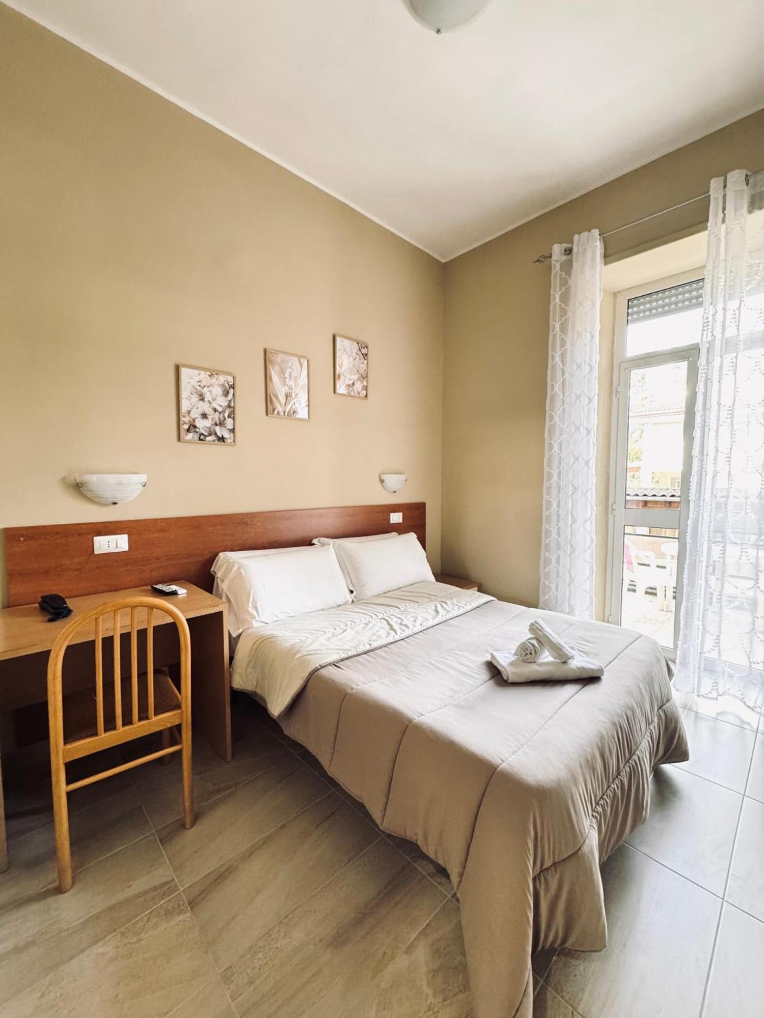 Hotel Villa Robinia Дженцано ди Рома Екстериор снимка