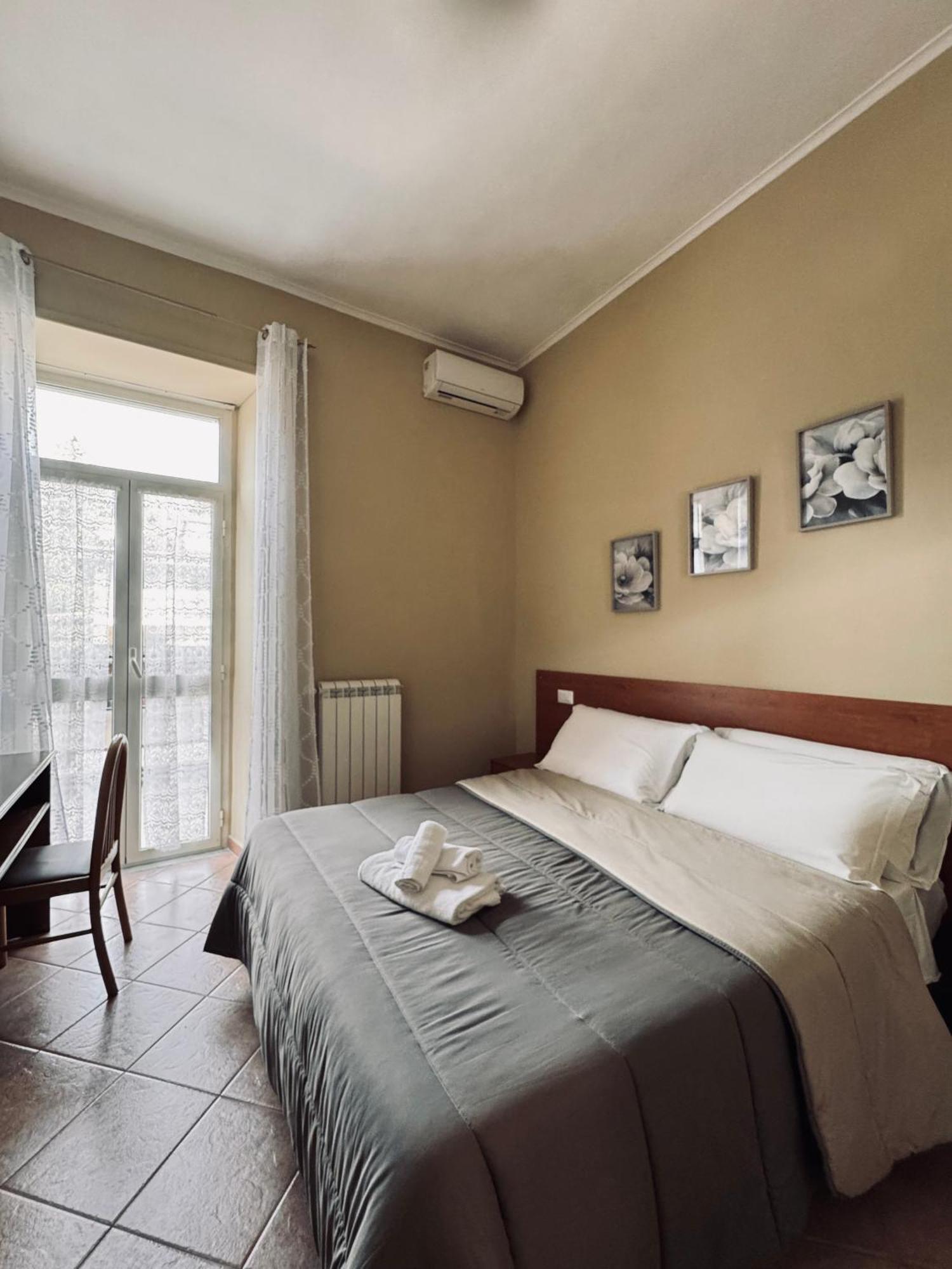 Hotel Villa Robinia Дженцано ди Рома Екстериор снимка