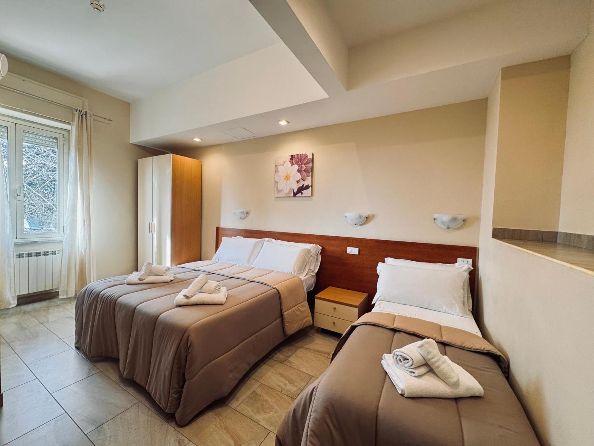 Hotel Villa Robinia Дженцано ди Рома Екстериор снимка