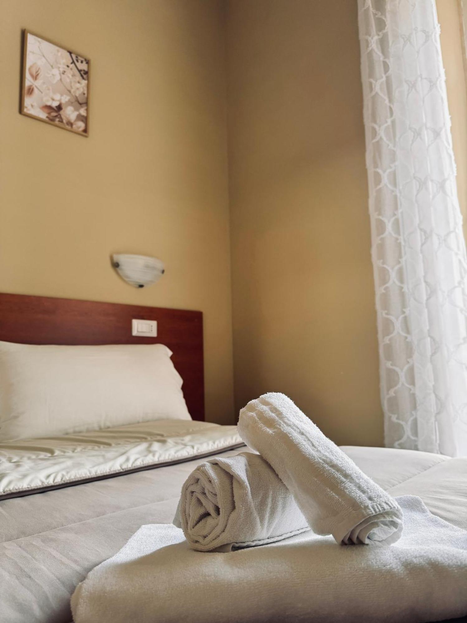 Hotel Villa Robinia Дженцано ди Рома Екстериор снимка
