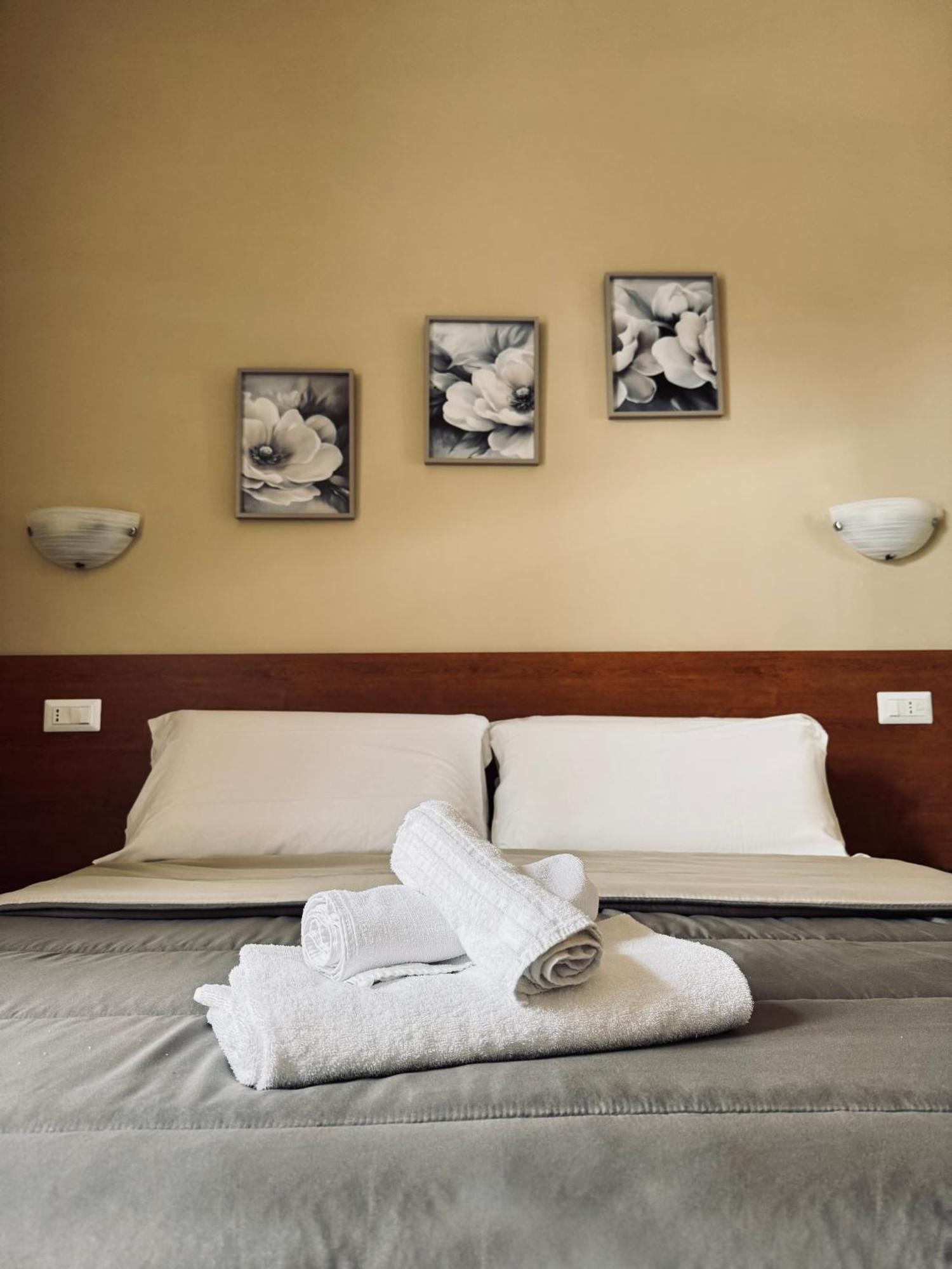 Hotel Villa Robinia Дженцано ди Рома Екстериор снимка