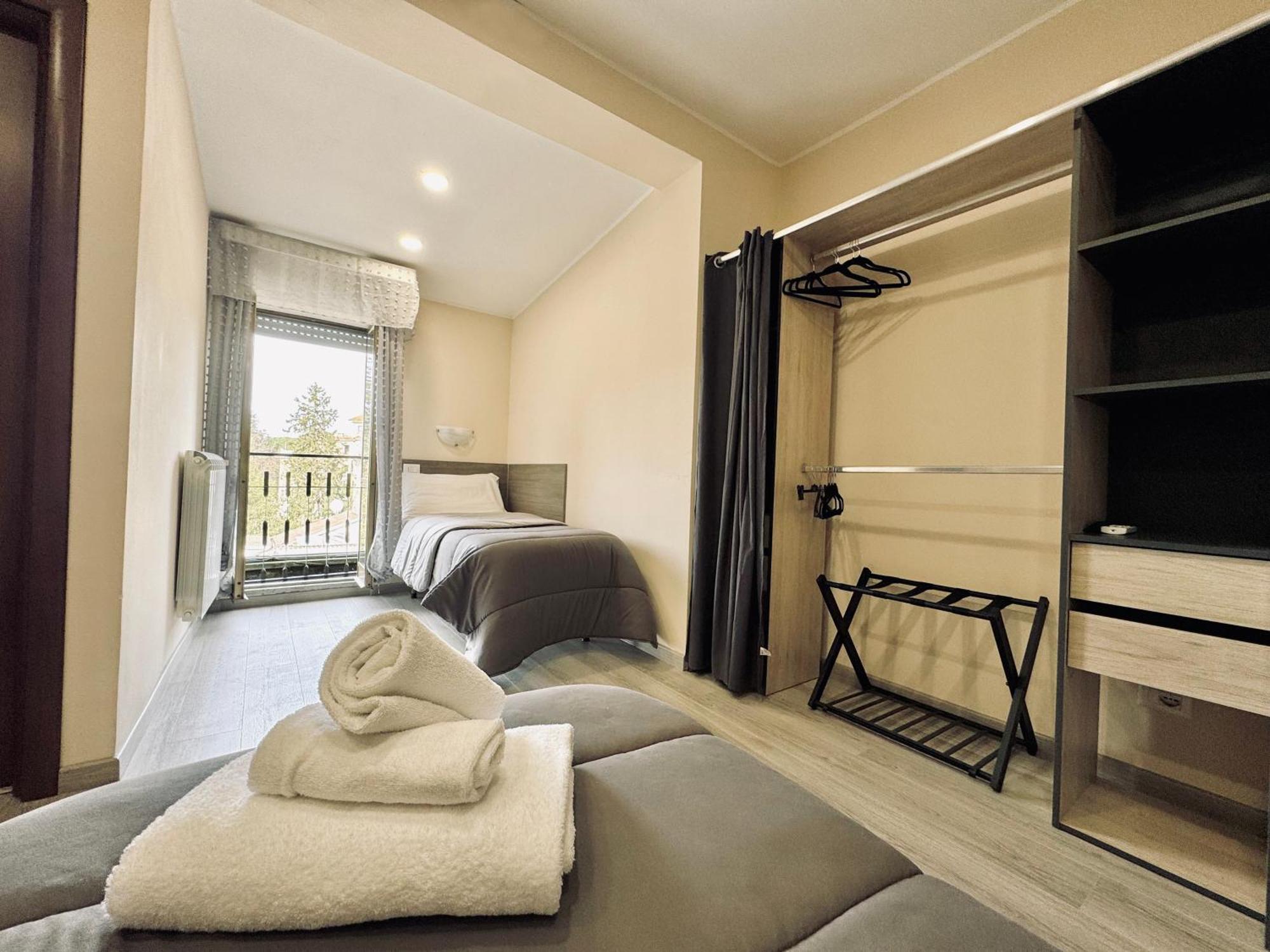 Hotel Villa Robinia Дженцано ди Рома Екстериор снимка