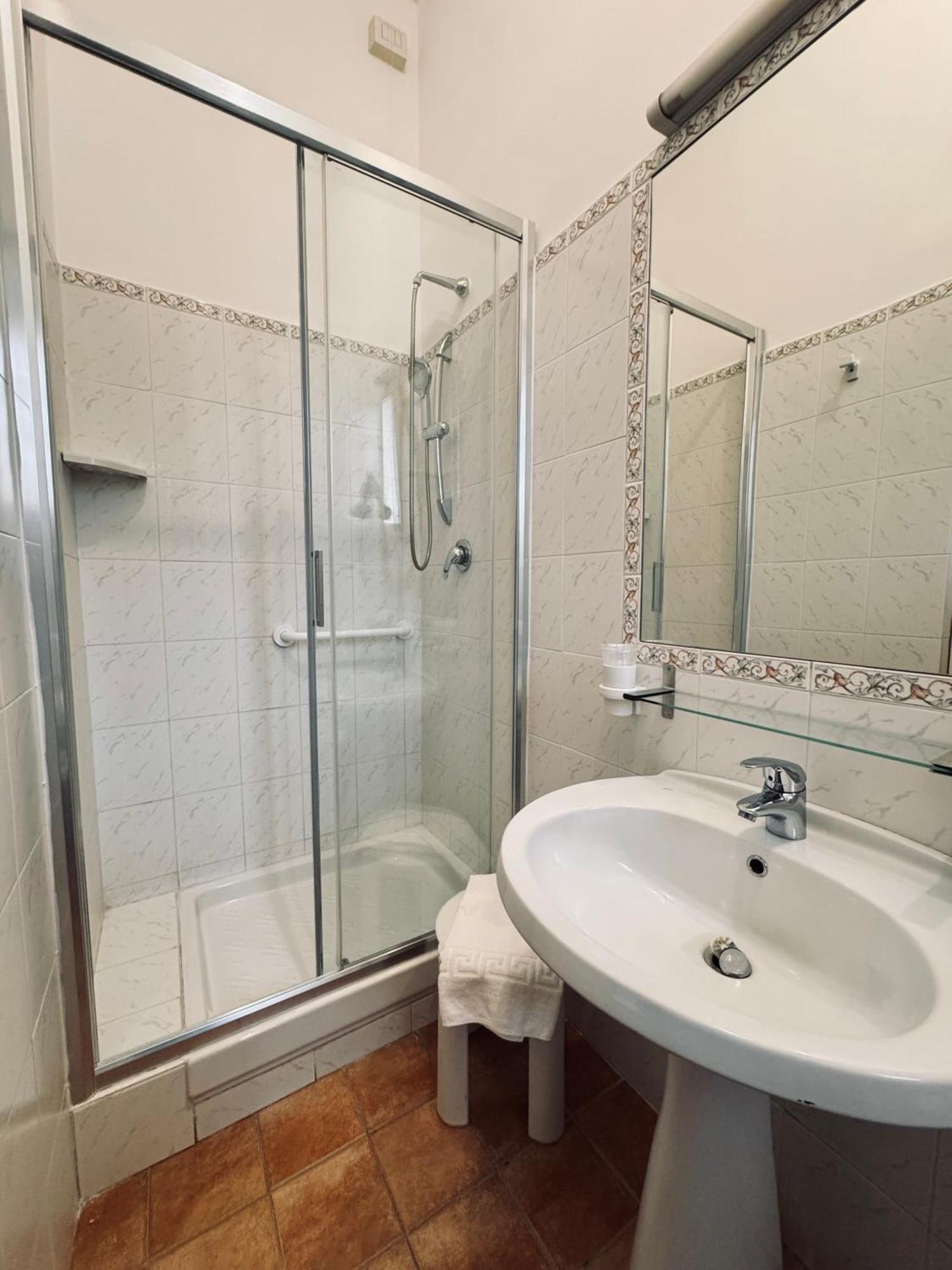 Hotel Villa Robinia Дженцано ди Рома Екстериор снимка