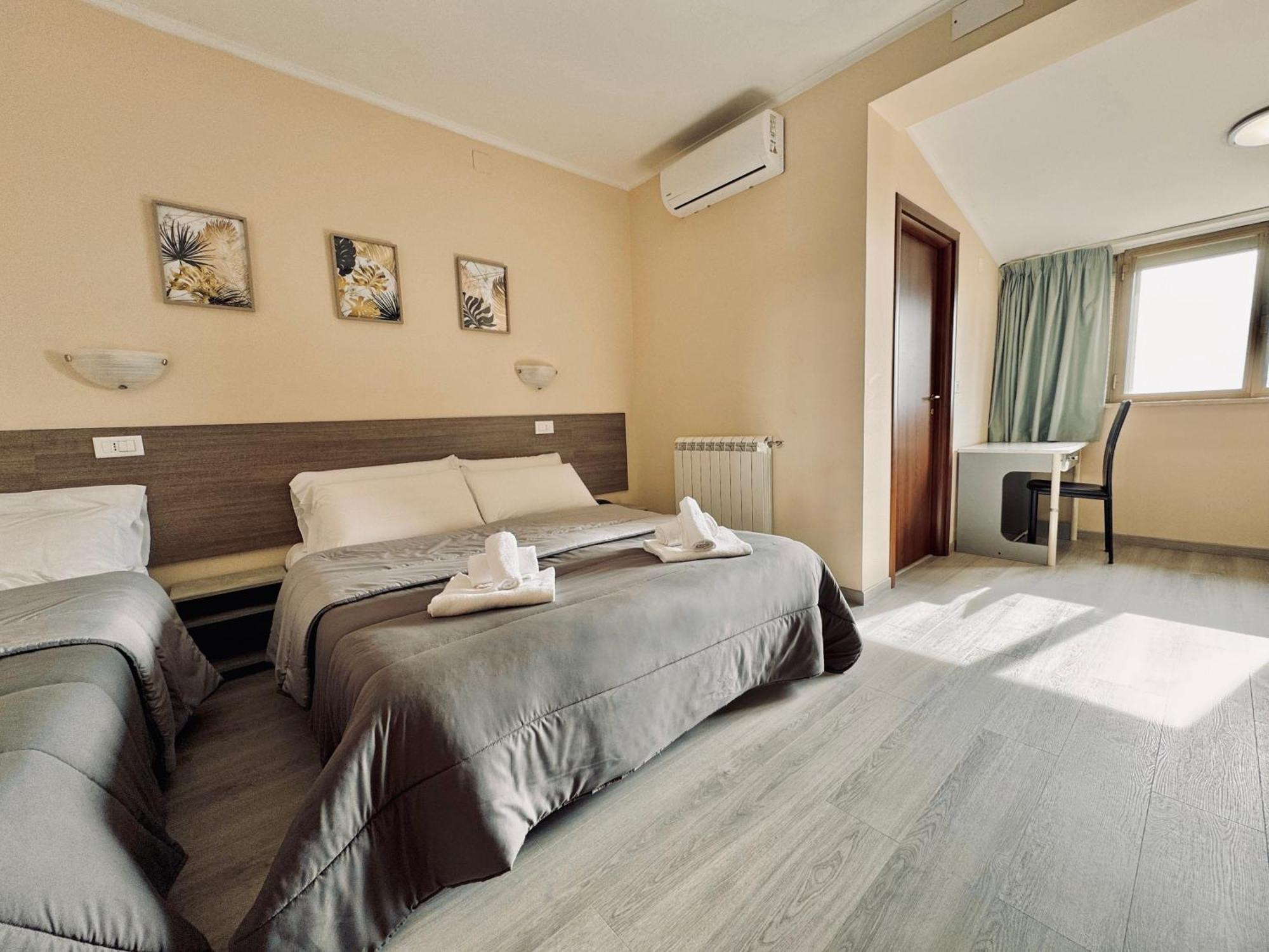 Hotel Villa Robinia Дженцано ди Рома Екстериор снимка