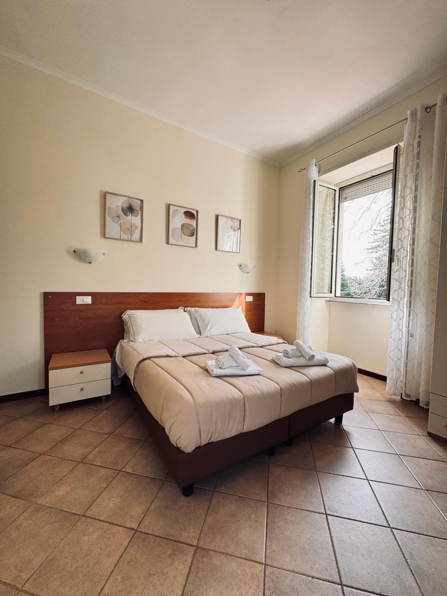 Hotel Villa Robinia Дженцано ди Рома Екстериор снимка