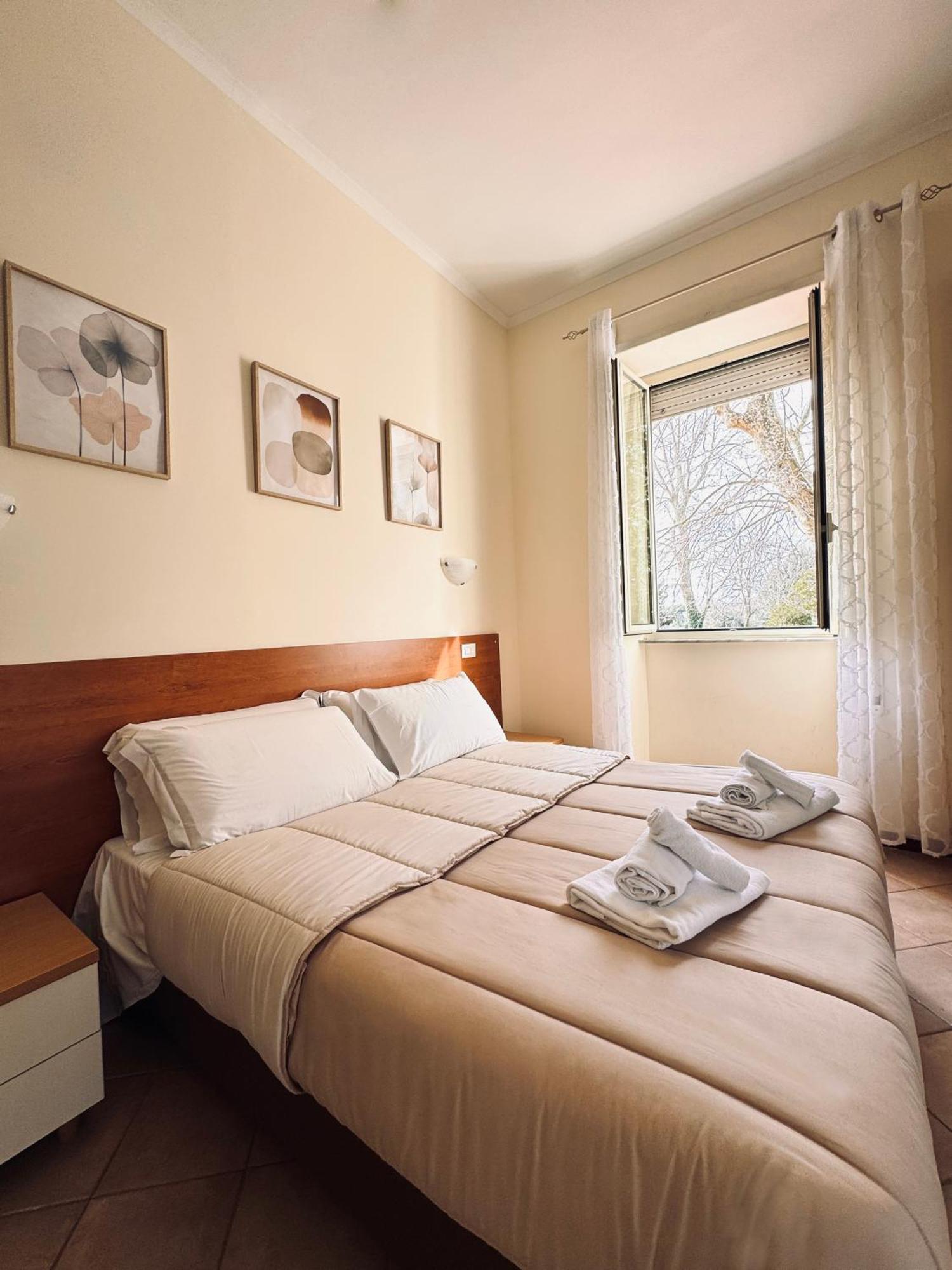 Hotel Villa Robinia Дженцано ди Рома Екстериор снимка