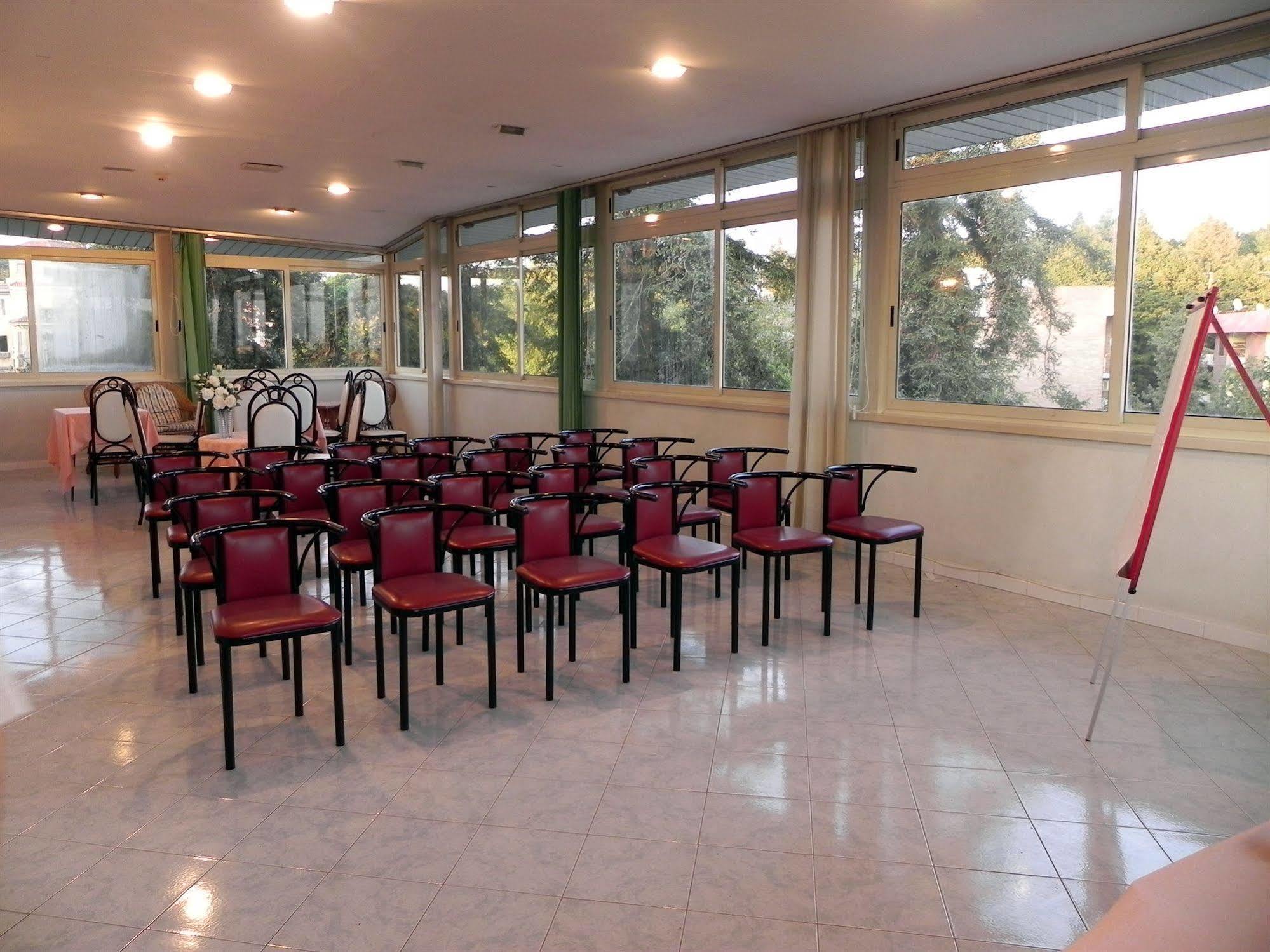 Hotel Villa Robinia Дженцано ди Рома Екстериор снимка